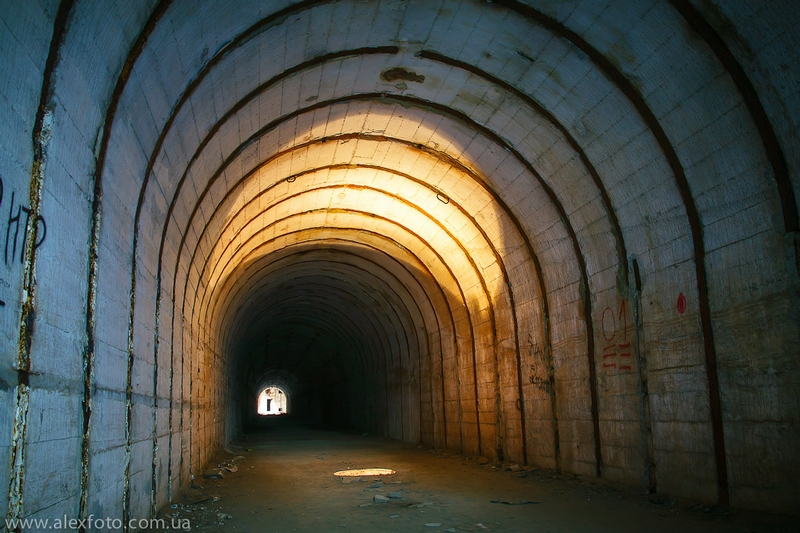 Illustration for article titled Journey into the Dystopian World of Abandoned Soviet Submarine Bases